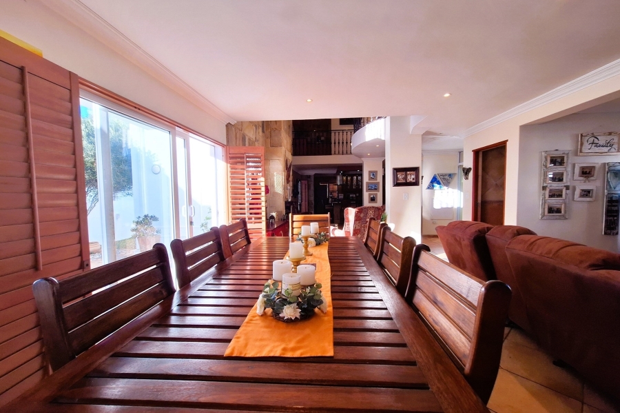 5 Bedroom Property for Sale in Golden Mile Western Cape